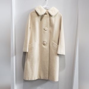 Vintage ivory color pea coat with fur collar, fully lined by Bests Apparel large